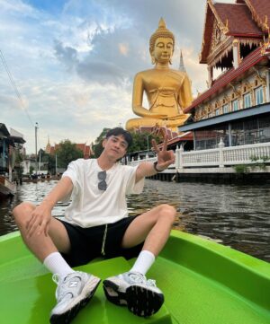 Lee Charles Instagram - 曼谷最高大佛
2021完工
曼谷新地標

大佛本尊高大
置身現場特別震撼

搭乘MRT到「Bang Phi」站
1號出口步行大概15分鐘即可抵達

可以搭船還遊水門寺
也可步行解鎖大佛不同角度

#bkk
#bangkok
#thailand 
#水門寺大佛