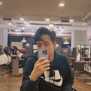 Lee Charles Instagram - 謝我髮神
總是讓我帥哥起來
@imchinghao