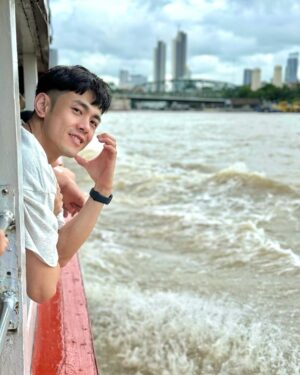 Lee Charles Instagram - 耶嘿～
放假囉

#昭披耶河 
泰國最大的河流
水量最多
長度最長

#bkk #bangkok #thailand #TheChaoPhrayaRiver