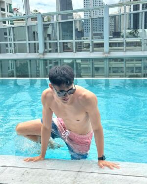 Lee Charles Instagram - 抓住夏天的尾巴😎

住了三晚的酒店
鄰近MRT Asok
附近很熱鬧
吃吃喝喝按摩都方便
還有個微漂亮的泳池

#bkk 
#bangkok 
#thailand