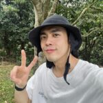 Lee Charles Instagram - 太久沒爬山了 很累很喘很濕 但沒忘記自拍 🏔️ 四獸山-獅虎象豹