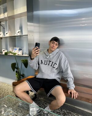 Lee Charles Instagram - 1好無鳥噢
2來張自拍
3瘋狂自拍
4自拍被抓
5覺得尷尬
6拿鐵一杯
7一角鯨魚
8桌子亮晶晶
9menu在這裡

@monodoncoffee