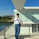 Lee Charles Instagram – 23年末和親愛的家人朋友一起去旅行一起在太空飛行感恩的心感謝有你🤍

#mooyoo 
這家咖啡廳位於曼谷郊區
開車約莫一小時
塞車的話就看運氣了
現場無限寬廣
一下車就有心曠神怡的感受
乾淨利落的建築
搭配老天賞的陽光
拍拍照聊聊天
喝喝咖啡喝喝酒
時間一下子就過去

特別感謝金剛旅行社的推薦
包車遊曼谷一整天
吃吃喝喝玩玩睡睡
@kktravelinasia MOO YOO