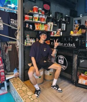 Lee Charles Instagram - 天氣好熱
來杯泰奶

@chatramue