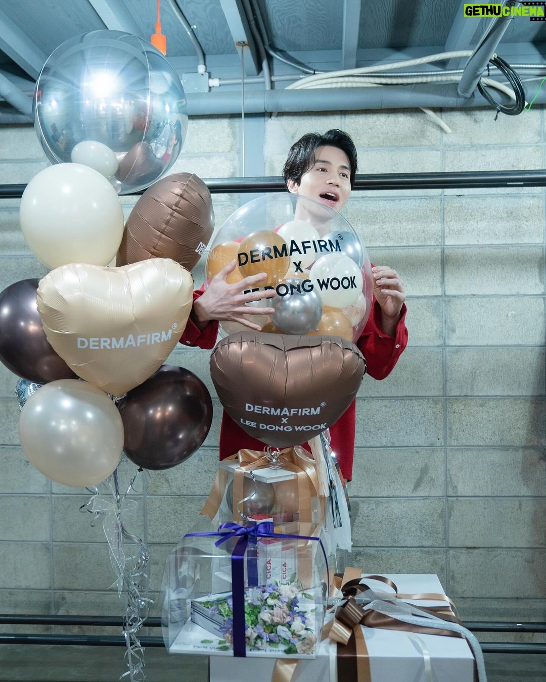 Lee Dong-wook Instagram - - 올겨울 피부 고민은 동욱 배우가 해결해 드립니다✌🏻 ‘더마펌(dermafirm)’ 포스트로 지금 방문해 보세요🧴 - 포스트 보러 가기 👉🏻 https://naver.me/GHVQ7Q4N - #이동욱 #LeeDongWook #李栋旭 #욱스타그램 #광고 #더마펌 #dermafirm