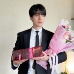 Lee Dong-wook Instagram – 감사합니다! 직접 투표로 뽑아 주셔서 더 의미 깊습니다. 더 큰 웃..음…..으로 보답하겠……휴😤😘