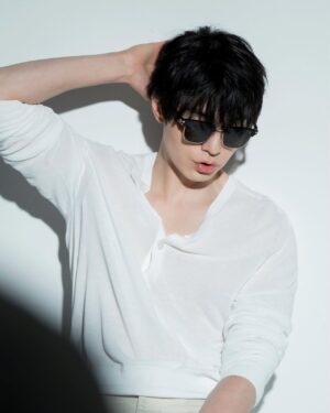 Lee Dong-wook Instagram - -
매 컷마다 도파민이 폭발하는
‘에스콰이어’ 화보 현장, 지금 공개합니다🕶️
-
포스트 보러 가기 
👉🏻 https://naver.me/GmfZeOaS
-
#이동욱 #LeeDongWook #李栋旭 #욱스타그램
#에스콰이어 #ESQUIREKOREA
#톰포드 #톰포드아이웨어 #TOMFORD #TOMFORDEYEWEAR