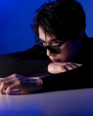Lee Dong-wook Instagram - -
매 컷마다 도파민이 폭발하는
‘에스콰이어’ 화보 현장, 지금 공개합니다🕶️
-
포스트 보러 가기 
👉🏻 https://naver.me/GmfZeOaS
-
#이동욱 #LeeDongWook #李栋旭 #욱스타그램
#에스콰이어 #ESQUIREKOREA
#톰포드 #톰포드아이웨어 #TOMFORD #TOMFORDEYEWEAR