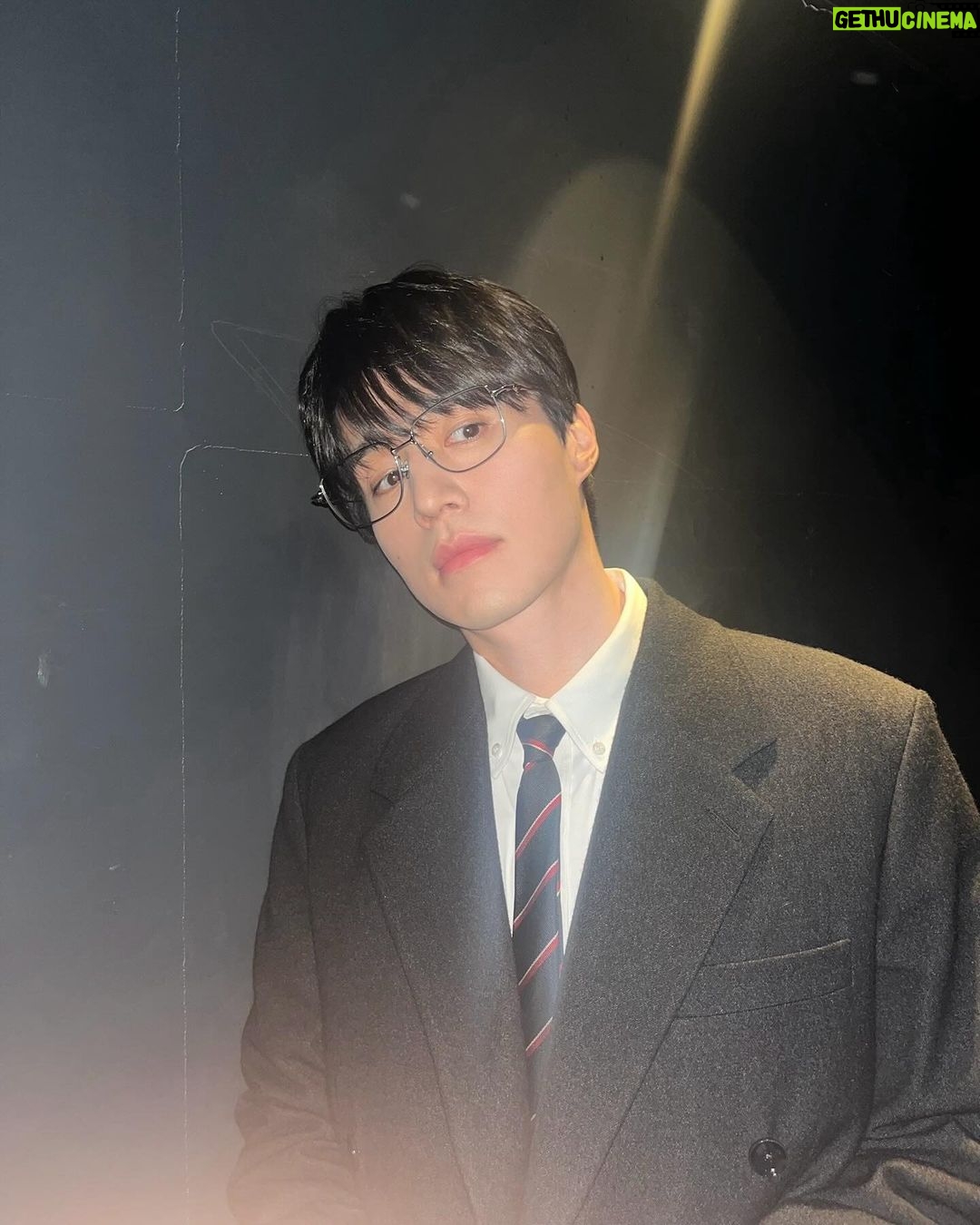 Lee Dong-wook Instagram - 무대인사 끝! 팬들도 고생했어요~고마워❤️