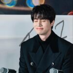 Lee Dong-wook Instagram – –
동욱 배우의 영화 <싱글 인 서울>과 함께
따뜻하고 설렘 가득한 연말 보내게 해주세요🙏🏻
–
포스트 보러 가기 
👉🏻 https://naver.me/xui44wPX
–
🎬 영화 <싱글 인 서울> 
11월 29일 극장 개봉 ✔️
–
#이동욱 #LeeDongWook #李栋旭 #욱스타그램
#싱글인서울 #SingleinSeoul #영호