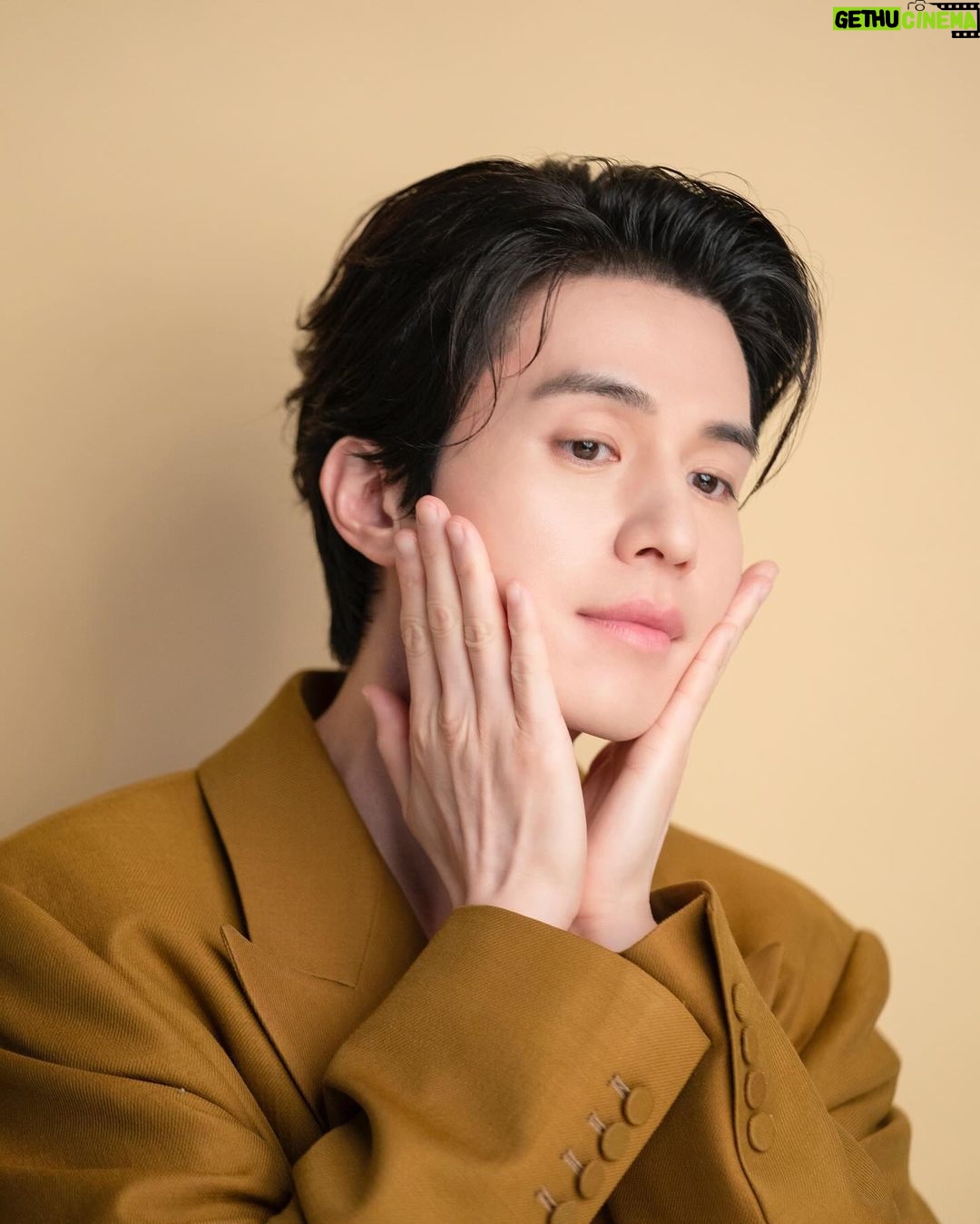 Lee Dong-wook Instagram - - 올겨울 피부 고민은 동욱 배우가 해결해 드립니다✌🏻 ‘더마펌(dermafirm)’ 포스트로 지금 방문해 보세요🧴 - 포스트 보러 가기 👉🏻 https://naver.me/GHVQ7Q4N - #이동욱 #LeeDongWook #李栋旭 #욱스타그램 #광고 #더마펌 #dermafirm