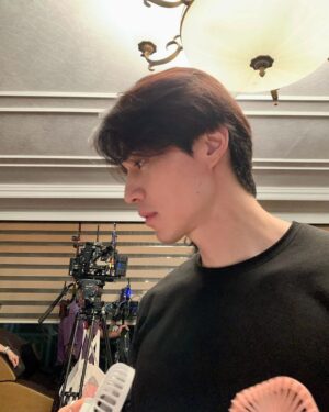 Lee Dong-wook Instagram - 아직 몇발 남았다 데헷😉