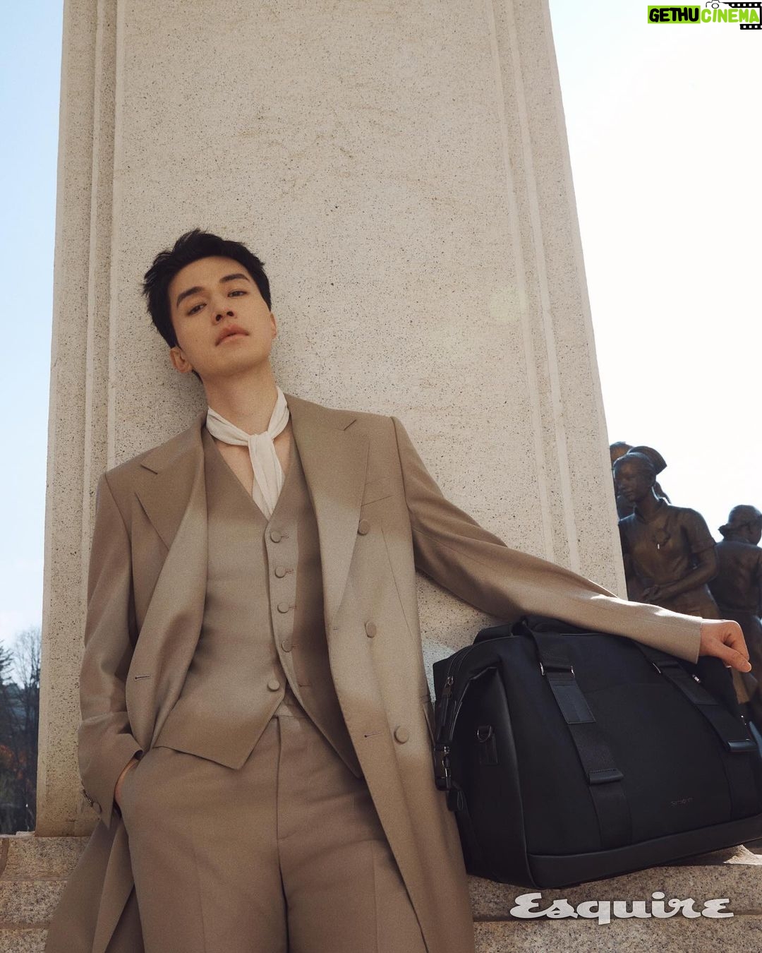 Lee Dong-wook Instagram - - #에스콰이어 #ESQUIREKOREA #쌤소나이트 #Samsonite