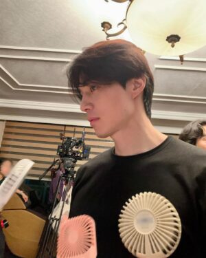 Lee Dong-wook Instagram - 아직 몇발 남았다 데헷😉