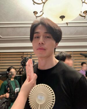 Lee Dong-wook Instagram - 아직 몇발 남았다 데헷😉