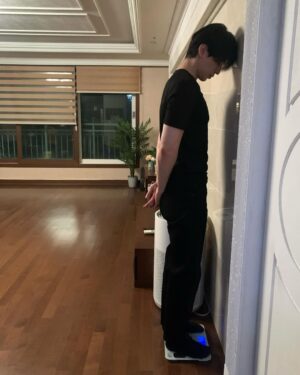 Lee Dong-wook Instagram - 아직 몇발 남았다 데헷😉