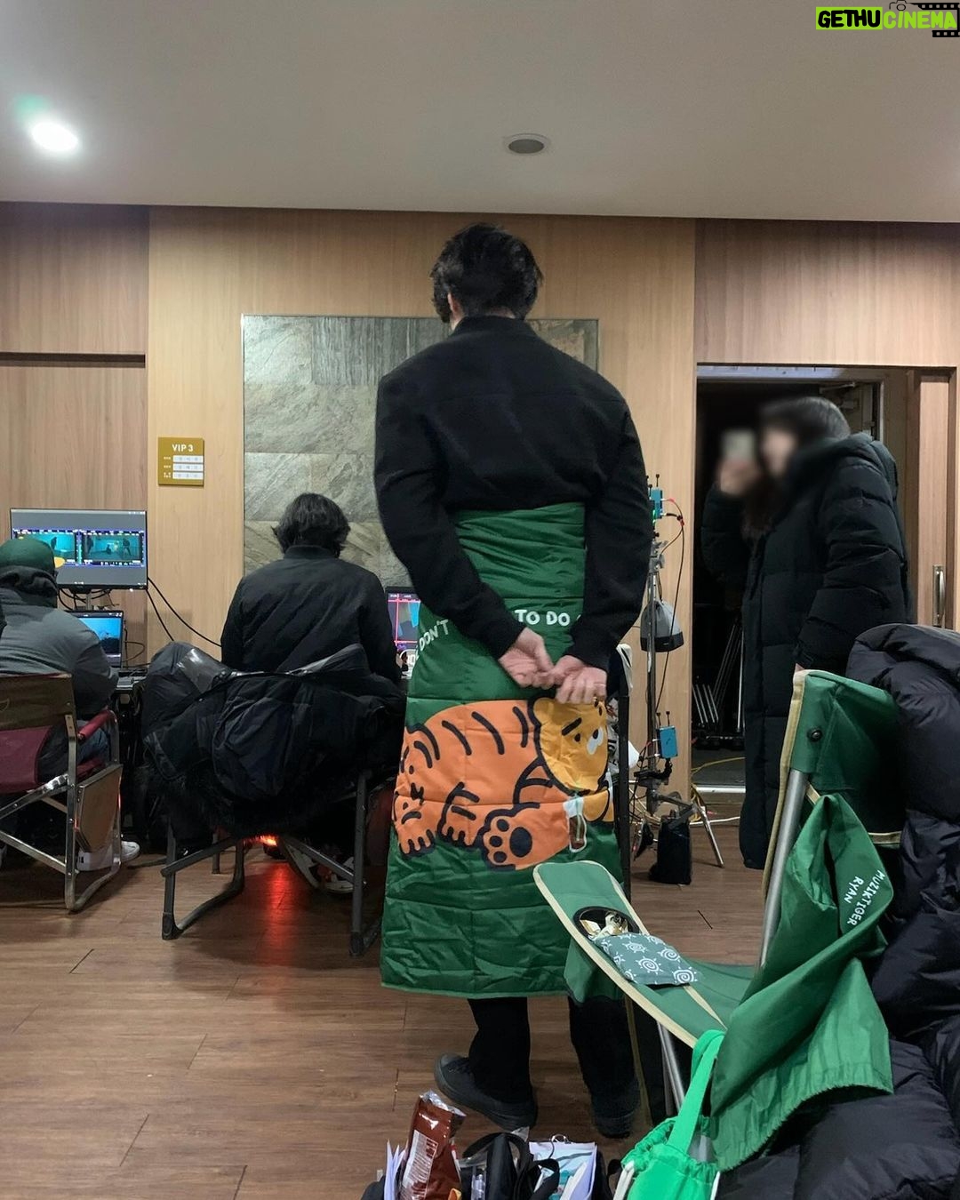 Lee Dong-wook - 1.9 Million Likes - 새해 복 많이 받으세요 즐거운 설 보내시길