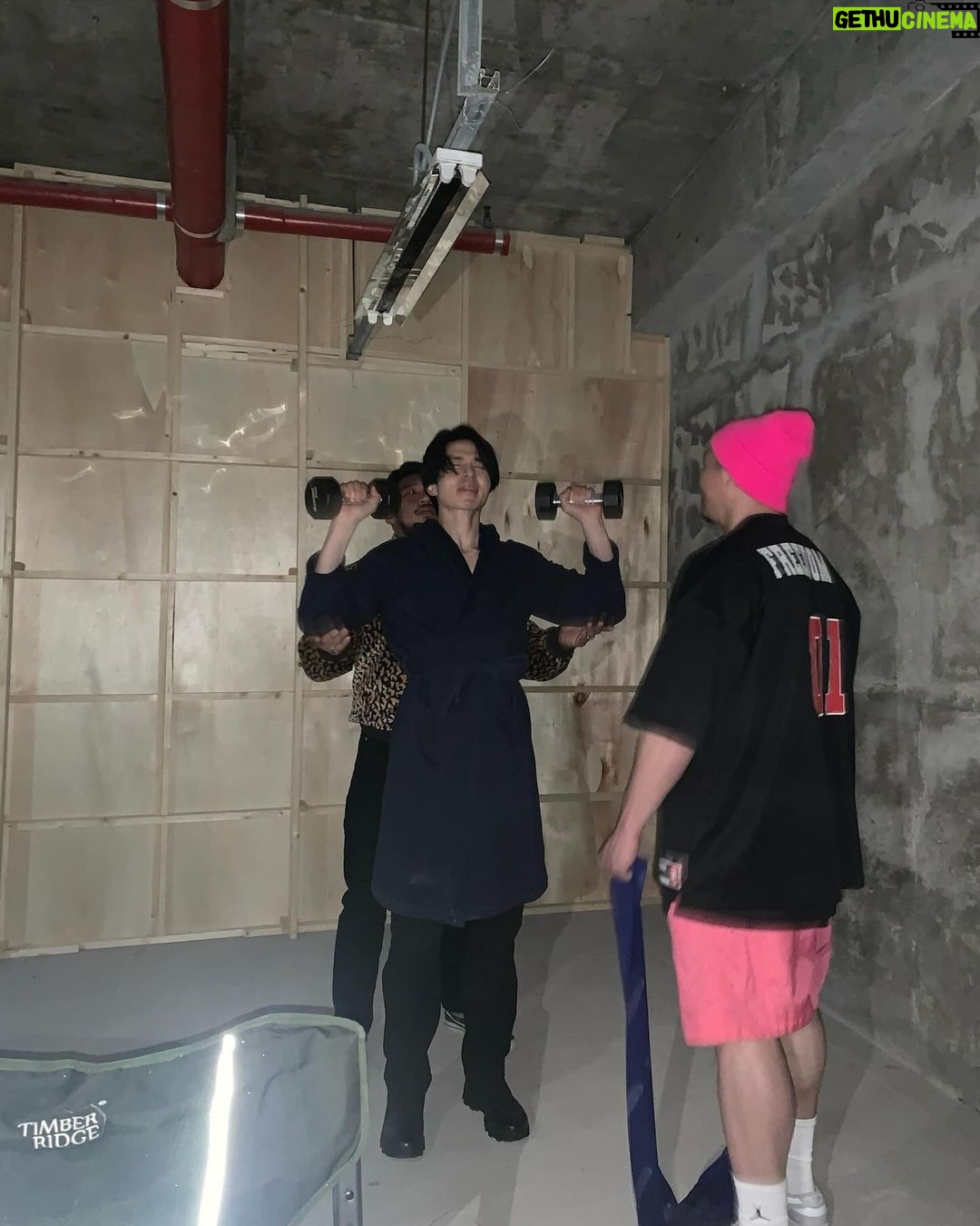 Lee Dong-wook - 1.9 Million Likes - 새해 복 많이 받으세요 즐거운 설 보내시길