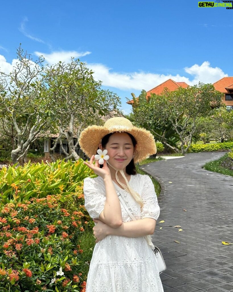 Lee Eun-jae Instagram - ☀☀냔냐~~ 사진찍어준 미녀(&Genius.)_ @ssonghwaa Bali, Indonesia