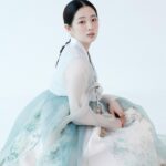 Lee Eun-jae Instagram - ❤️‍🔥🤭🤭 울 작은엄마 덕분에 예쁜 한복입고 사진찌거써영ㅎㅎㅎ