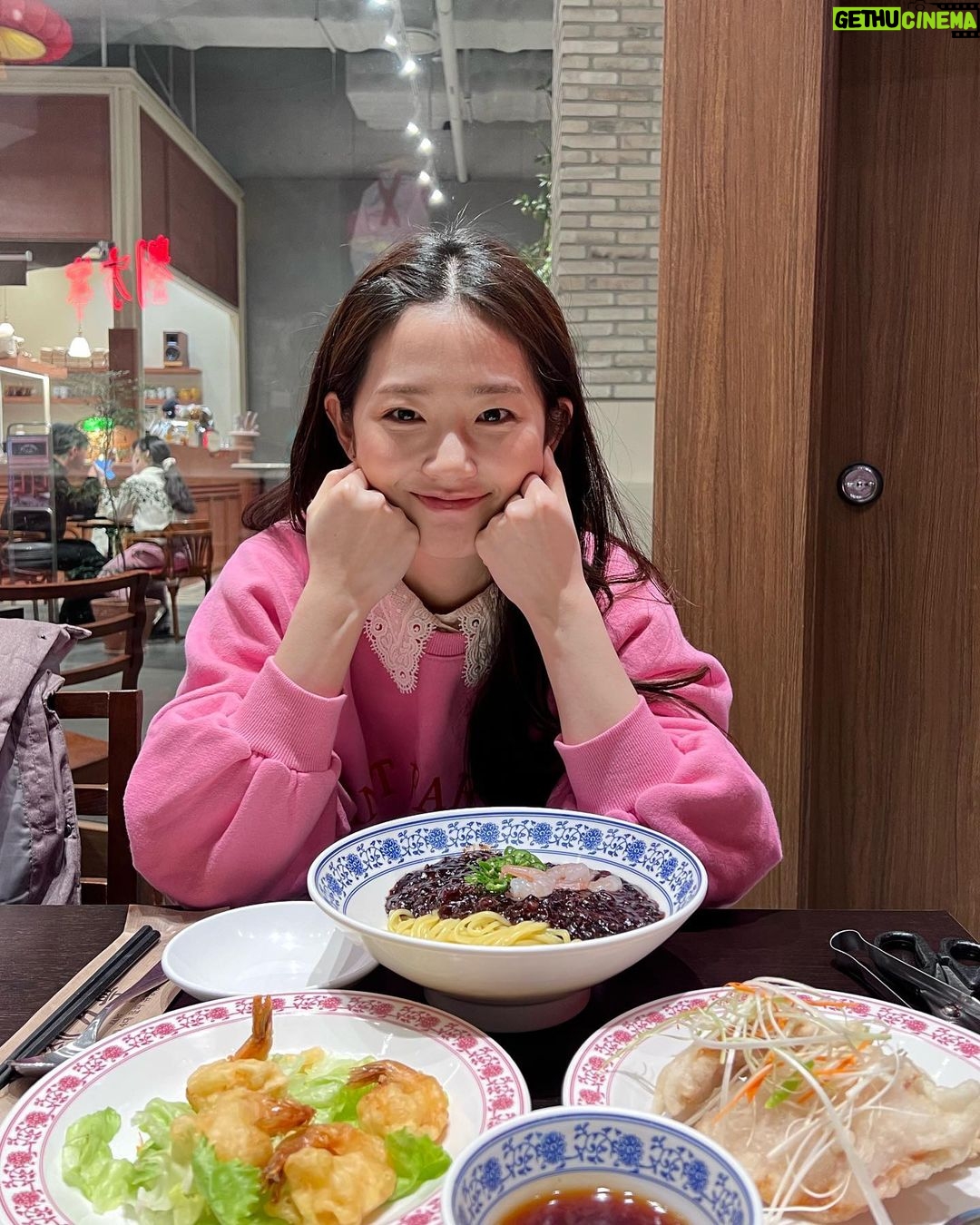 Lee Eun-jae - 27K Likes -