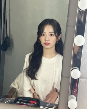 Lee Eun-jae Instagram - 쌤들과 실짱님이 날 예쁘게 만들어주셔따💗☺️🌈