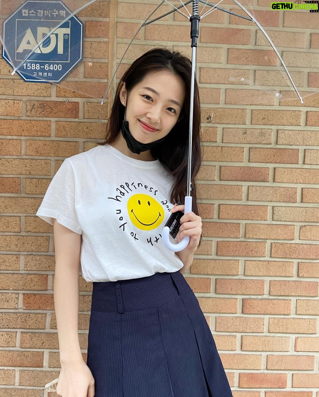 Lee Eun-jae - 23K Likes - 🙂☔️💦🌧