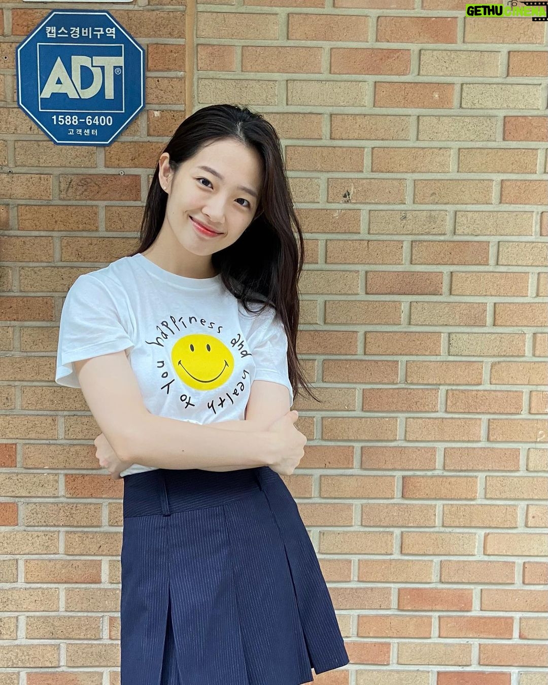 Lee Eun-jae - 23K Likes - 🙂☔️💦🌧