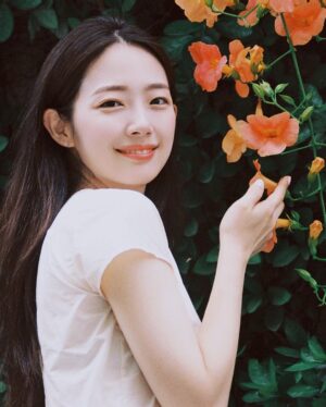 Lee Eun-jae Instagram - 🌿🌺@midwinterfilm