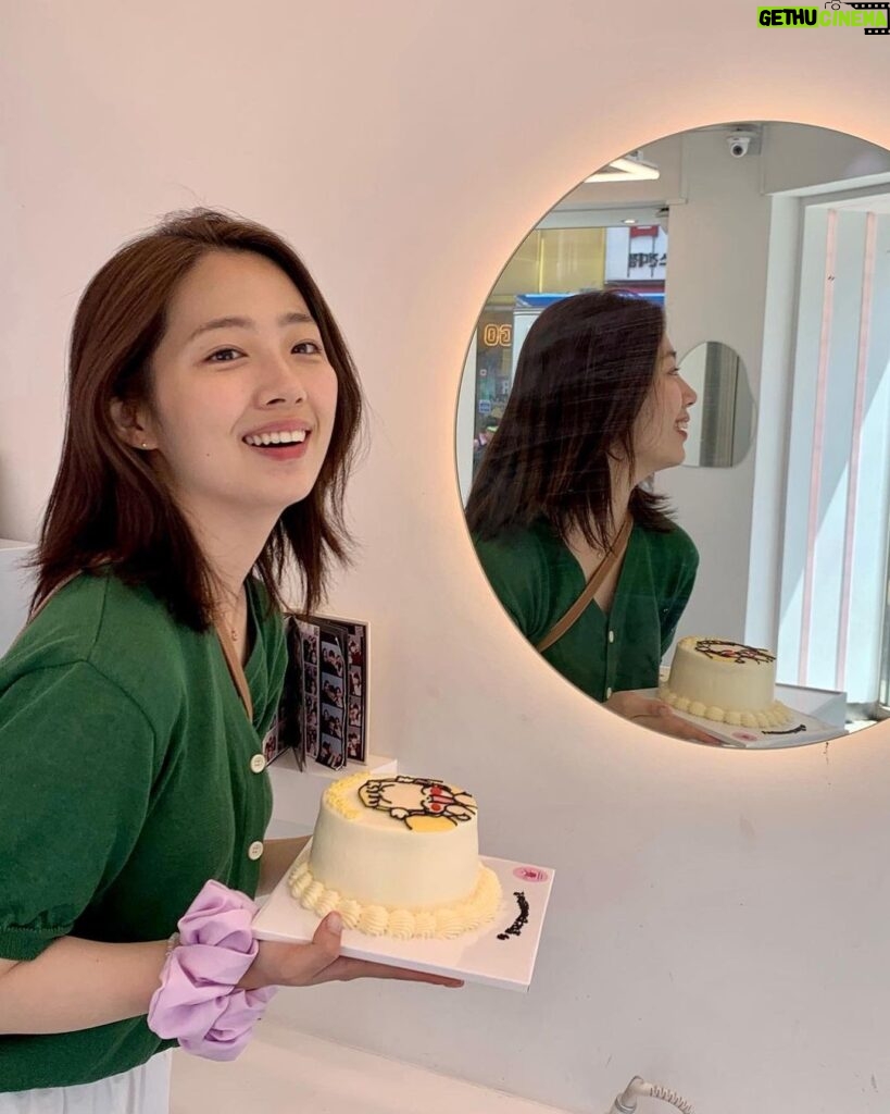 Lee Eun-jae Instagram - 생일이어따,,! 🤭🤍 #HBD 🎂🥳 해피생일