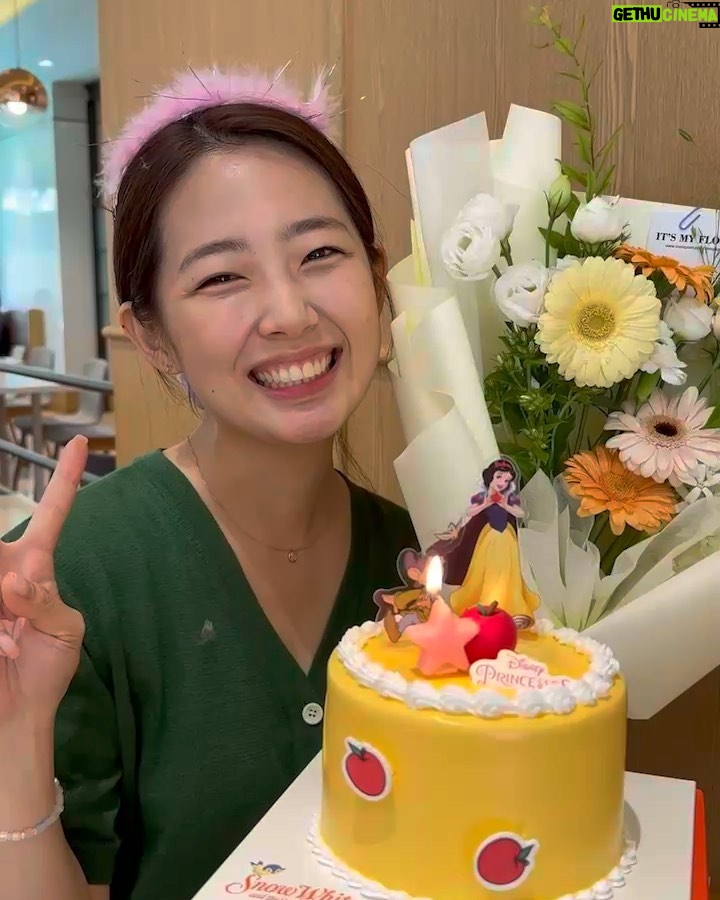 Lee Eun-jae Instagram - 생일이어따,,! 🤭🤍 #HBD 🎂🥳 해피생일