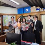 Lee Eun-jae Instagram - 좋은 작품에 함께 할 수 있어서 감사하구 행복했어요💓 새봄 안녀어어어엉~~🥲💧 #신성한이혼 #divorceattorneyshin +부족한 저와 함께 해준 나의 천사들 짱짱 @aluu_yelee @aluu_jieun @leewengmii @sound_of_siba @seungjuniah @goodmanstory_official 🫶🏻