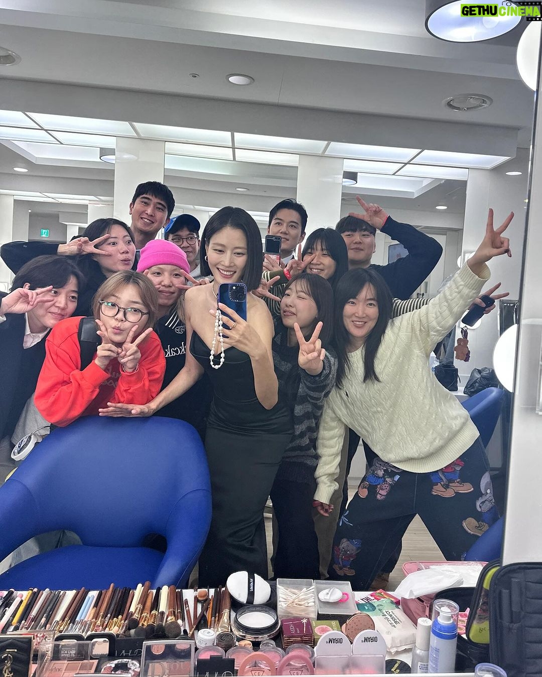 Lee Hyun-yi Instagram - 2023 sbs 연예대상 감사합니다🥰 우리팀 최고💕