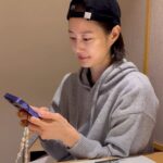 Lee Hyun-yi Instagram - 여러분, 결식우려아동은 결식 외에도 다양한 문제 상황을 겪는 경우가 많다는 사실, 알고 계셨나요? 이 아이들이 올 겨울 따뜻한 일상을 보낼 수 있도록 저 이현이와 함께해 주세요! 제가 3년간 홍보대사로 활동하고 있는 행복얼라이언스에서 여러분의 참여에 매칭해 아이들에게 필요한 생활용품, 건강식품, 영양간식, 위생용품 등을 가득 담은 행복상자를 전달하는 행복상자 캠페인을 진행합니다. ☃ 우리 같이 눈덩이 굴리고 기부해볼까요? ☃ 장애물을 피하고, 아이템을 획득하면서 아이들의 집까지 무사히 눈덩이를 굴려주세요! 게임 참여 1건당 행복상자 1개가 기부될 예정이라고 하니, 우리 같이 눈덩이 굴리기 게임하고❄ 아이들에게 따뜻한 일상을 선물해 보아요 🎁 #행복얼라이언스 #행복상자캠페인 #행복상자눈덩이굴리기게임