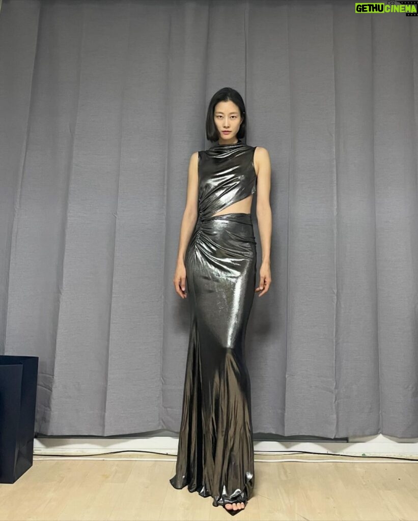 Lee Hyun-yi Instagram - 정말 어려운 드레스 고르기!!!😱 예쁜 드레스가 너무 많아서 고르기가 너무 힘들어요🫠 여러분의 추천은?!! #sbs #연예대상 #12월30일 #토요일 @jungaqq @163cr_