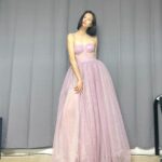Lee Hyun-yi Instagram – 정말 어려운 드레스 고르기!!!😱
예쁜 드레스가 너무 많아서 고르기가 너무 힘들어요🫠
여러분의 추천은?!! 
#sbs #연예대상 #12월30일 #토요일
@jungaqq @163cr_