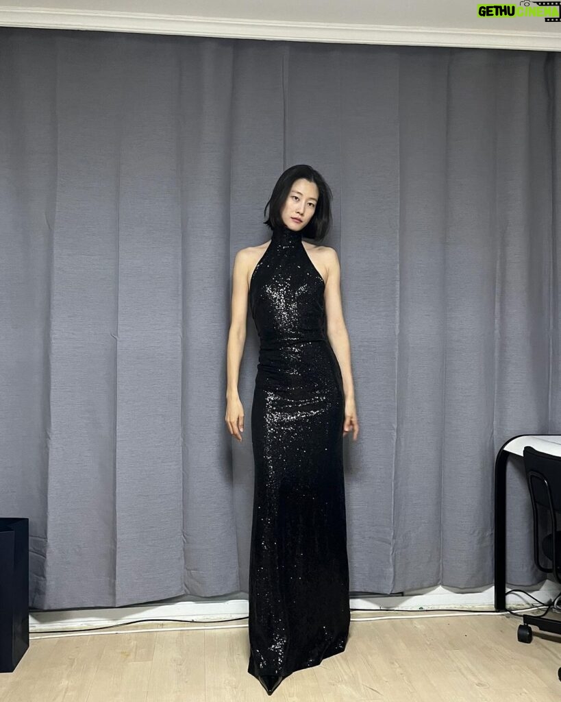 Lee Hyun-yi Instagram - 정말 어려운 드레스 고르기!!!😱 예쁜 드레스가 너무 많아서 고르기가 너무 힘들어요🫠 여러분의 추천은?!! #sbs #연예대상 #12월30일 #토요일 @jungaqq @163cr_