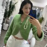Lee Hyun-yi Instagram - 오늘은 웨이브를 넣어보았습니다🥰 한파기념 배꼽도 내놓고🤣 잠시후 DDP #올리브영어워즈앤페스타 에서 만나용~~