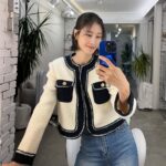 Lee Hyun-yi Instagram - 머리가 많이 길어서 스타일링 이것저것 해 보는 중☺️ 오늘은 반묶음 했어요~ @choigo_hair