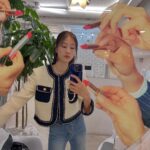 Lee Hyun-yi Instagram - 머리가 많이 길어서 스타일링 이것저것 해 보는 중☺️ 오늘은 반묶음 했어요~ @choigo_hair