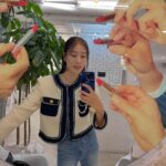 Lee Hyun-yi Instagram - 머리가 많이 길어서 스타일링 이것저것 해 보는 중☺️ 오늘은 반묶음 했어요~ @choigo_hair