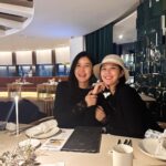 Lee Hyun-yi Instagram – 2023년 연말을 보내며♥️
모두 바쁜데도 함께 할 수 있었던 소중한 시간🤍

#연말모임#우정#슈퍼모델#메리크리스마스
#디너#커플룩#선물스타그램 

#supermodel#dinner#frends 이도청담