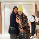 Lee Hyun-yi Instagram - 2023년 연말을 보내며♥️ 모두 바쁜데도 함께 할 수 있었던 소중한 시간🤍 #연말모임#우정#슈퍼모델#메리크리스마스 #디너#커플룩#선물스타그램 #supermodel#dinner#frends 이도청담