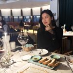 Lee Hyun-yi Instagram - 2023년 연말을 보내며♥️ 모두 바쁜데도 함께 할 수 있었던 소중한 시간🤍 #연말모임#우정#슈퍼모델#메리크리스마스 #디너#커플룩#선물스타그램 #supermodel#dinner#frends 이도청담