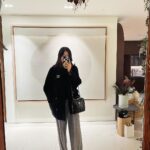Lee Hyun-yi Instagram - 2023년 연말을 보내며♥️ 모두 바쁜데도 함께 할 수 있었던 소중한 시간🤍 #연말모임#우정#슈퍼모델#메리크리스마스 #디너#커플룩#선물스타그램 #supermodel#dinner#frends 이도청담