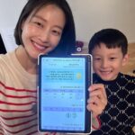 Lee Hyun-yi Instagram - #광고 요즘 영서가 공부에 재미를 붙여서 형아가 숙제할때 자기도 꼭 뭘 하겠다고 해요. 그래서 엄마도 어릴때 했던! 구몬을 신청해줬어요~😆 우리때랑 다르게 엄청 발전한 요즘 구몬은 스마트구몬N 어플 통해서 한 눈에 자녀의 학습 상황을 모니터링 할 수 있어서 너무 좋더라고요~👏🏻 #구몬학습 #스마트구몬N #학습지 @kumon_stagram