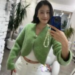 Lee Hyun-yi Instagram - 오늘은 웨이브를 넣어보았습니다🥰 한파기념 배꼽도 내놓고🤣 잠시후 DDP #올리브영어워즈앤페스타 에서 만나용~~
