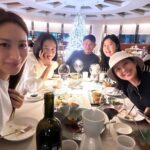 Lee Hyun-yi Instagram – 2023년 연말을 보내며♥️
모두 바쁜데도 함께 할 수 있었던 소중한 시간🤍

#연말모임#우정#슈퍼모델#메리크리스마스
#디너#커플룩#선물스타그램 

#supermodel#dinner#frends 이도청담