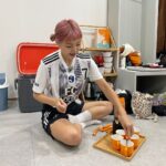 Lee Hyun-yi Instagram - 골때녀 파일럿부터 함께한 해나 해나가 없었다면 저는 지금까지 할 수 없었을거예요… 구척의 마스코트로, 또래상담반으로, 든든한 수비로, 골게터로 일당백 해오던 해나의 빈자리는 그 누구도 채울 수 없을 것 같아요… 해나야 정말 너무 고마웠고 함께해서 행복했어💕 부상 깨끗이 회복하고 다시 돌아와서 즐겁게 축구하자⚽️ #영원한 #fc구척장신 #송해나 #해나바로