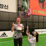 Lee Hyun-yi Instagram - 골때녀 파일럿부터 함께한 해나 해나가 없었다면 저는 지금까지 할 수 없었을거예요… 구척의 마스코트로, 또래상담반으로, 든든한 수비로, 골게터로 일당백 해오던 해나의 빈자리는 그 누구도 채울 수 없을 것 같아요… 해나야 정말 너무 고마웠고 함께해서 행복했어💕 부상 깨끗이 회복하고 다시 돌아와서 즐겁게 축구하자⚽️ #영원한 #fc구척장신 #송해나 #해나바로